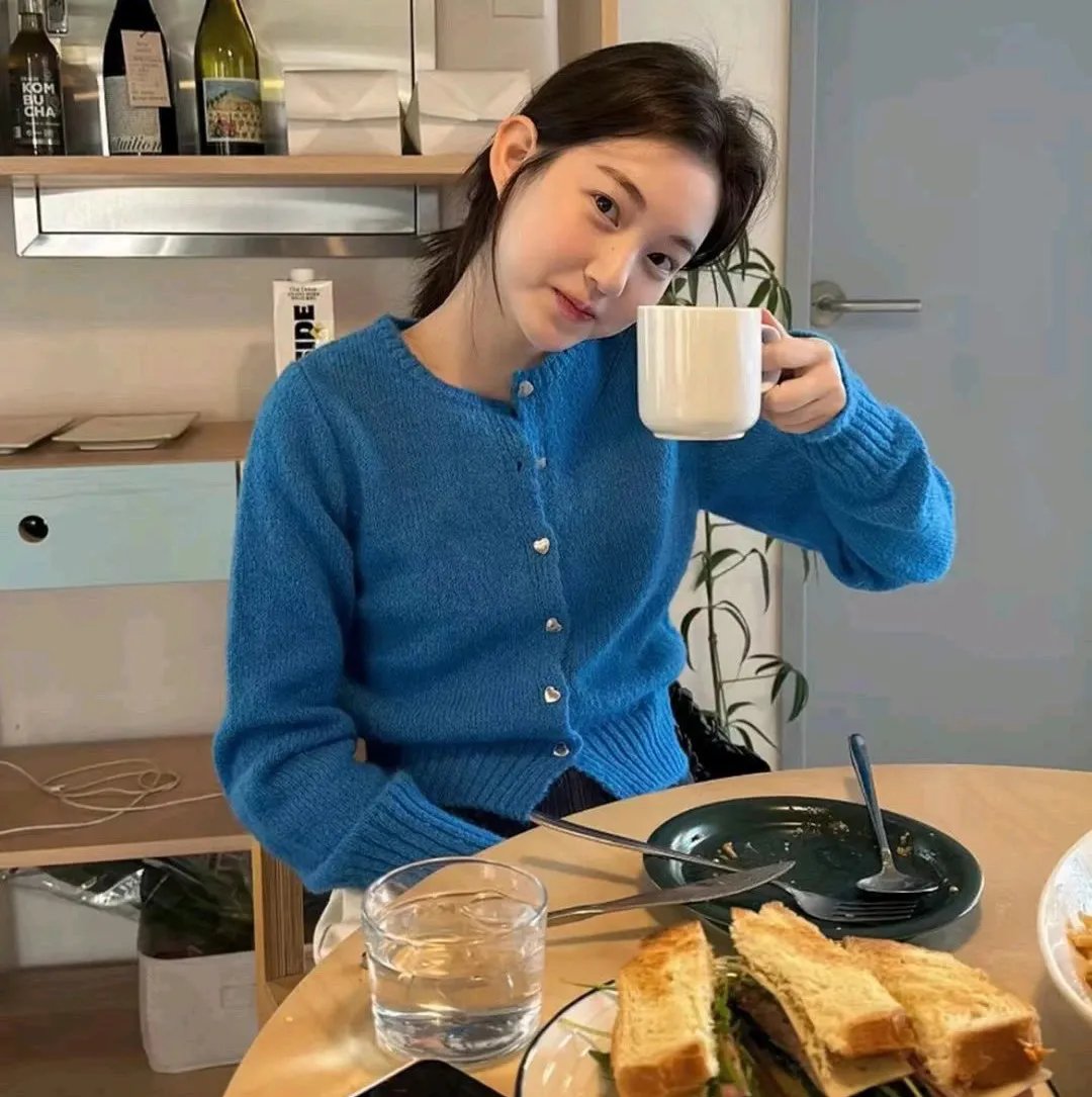 冬天的女子海报